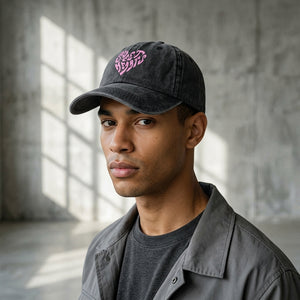 Gorra de béisbol rosa con estampado de letras en forma de corazón