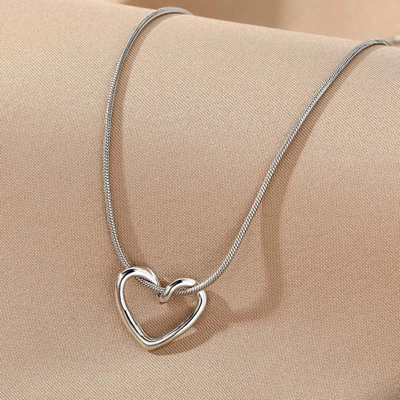 Nuevo collar con colgante de corazón de amor