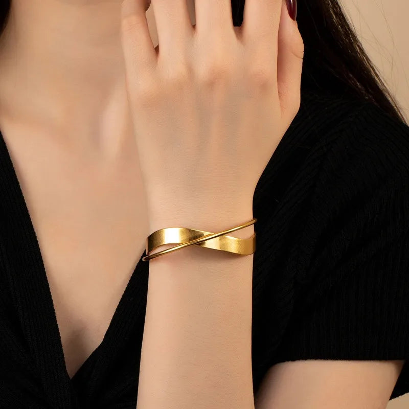 Pulsera Mobius chapada en oro Nuevos diseños 2026