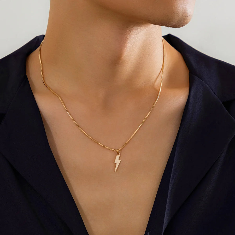 Collar con colgante de relámpago geométrico de Metal