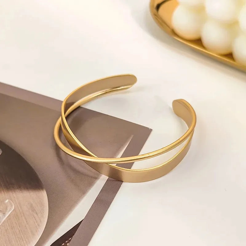 Pulsera Mobius chapada en oro Nuevos diseños 2026
