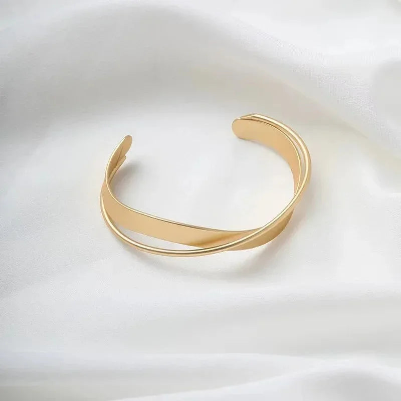 Pulsera Mobius chapada en oro Nuevos diseños 2026