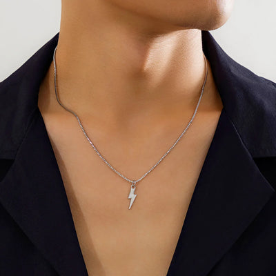 Collar con colgante de relámpago geométrico de Metal