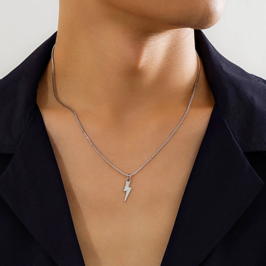 Collar con colgante de relámpago geométrico de Metal