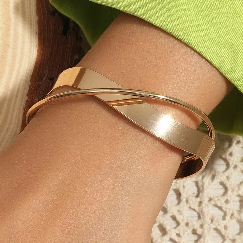Pulsera Mobius chapada en oro Nuevos diseños 2026