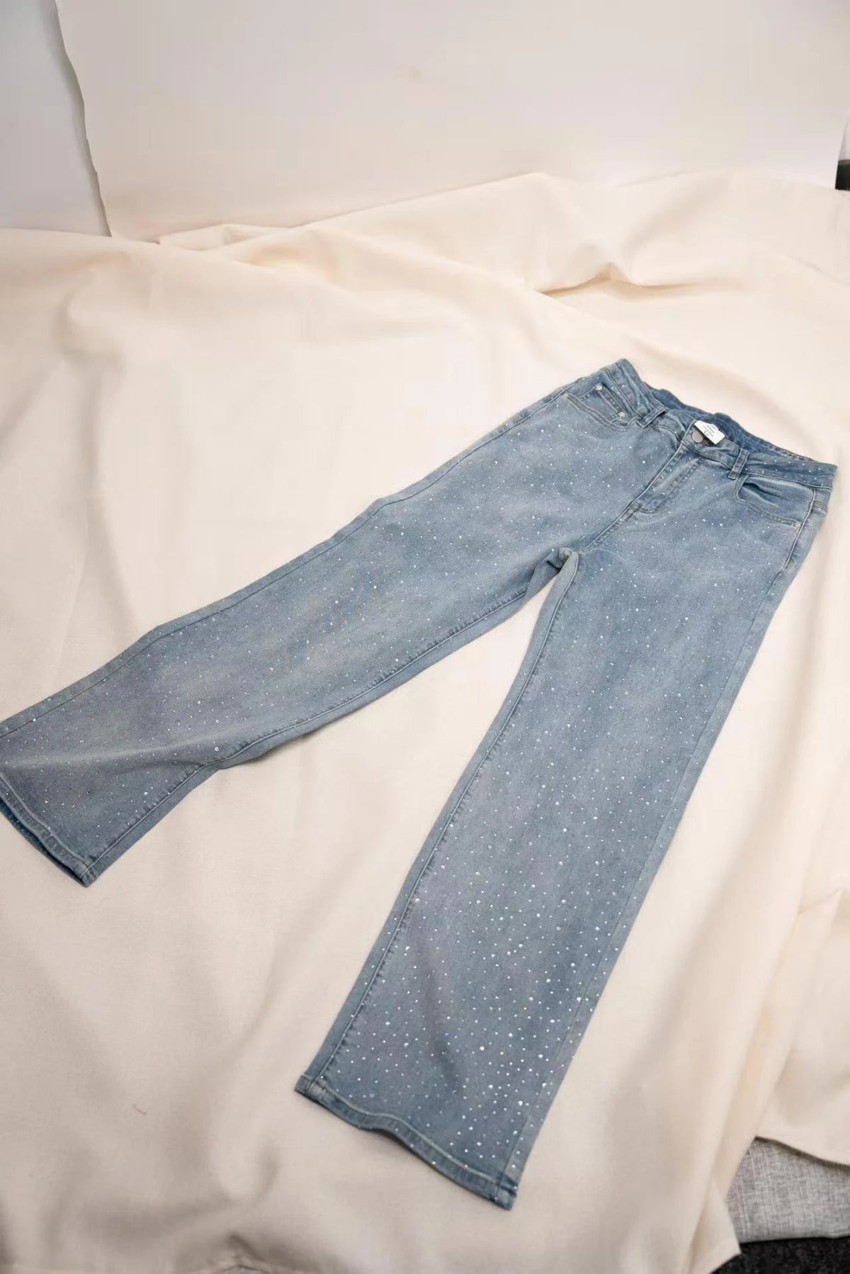 Pantalones vaqueros de cintura alta con diamantes