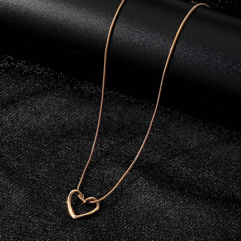 Nuevo collar con colgante de corazón de amor