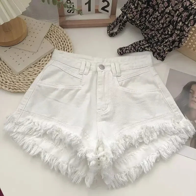 Shorts de mezclilla de cintura alta con flecos