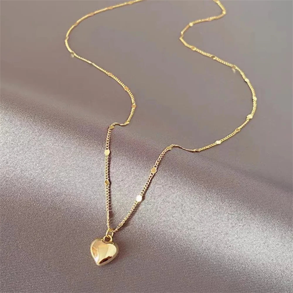 Collar de cadena de clavícula con un corazon